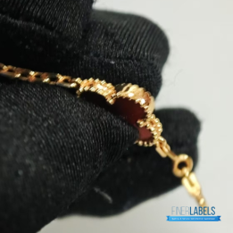 QC VCA Vintage Alhambra Bracelet in Yellow Gold with Carnelian
