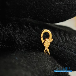 QC VCA Vintage Alhambra Bracelet in Yellow Gold with Carnelian