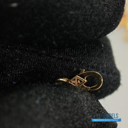 QC VCA Vintage Alhambra Bracelet in Yellow Gold with Carnelian