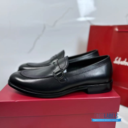 QC Salvatore Ferragamo Gancini ornament Loafers