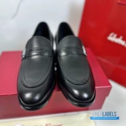 QC Salvatore Ferragamo Gancini ornament Loafers