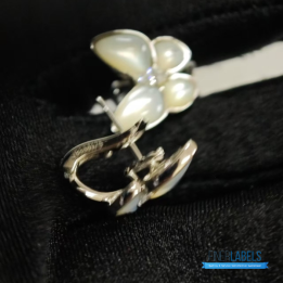 QC VCA Two Butterfly Earrings in white gold with mother-of-pearl and diamonds
