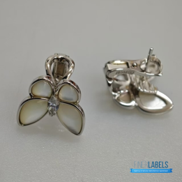 QC VCA Two Butterfly Earrings in white gold with mother-of-pearl and diamonds