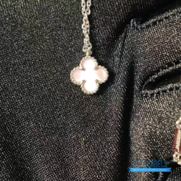 QC VCA Vintage Alhambra Pendant Necklace in 18k white gold with a pink opal stone