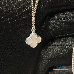 QC VCA Vintage Alhambra Pendant Necklace in 18k white gold with a pink opal stone
