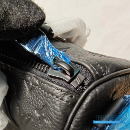QC Louis Vuitton Keepall Bandoulière 25 in Black Taurillon Monogram Leather
