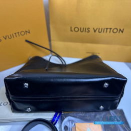 QC Louis Vuitton CarryAll Vibe MM Handbag