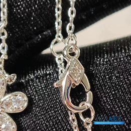 QC VCA Socrate Collection Flower Pendant Necklace