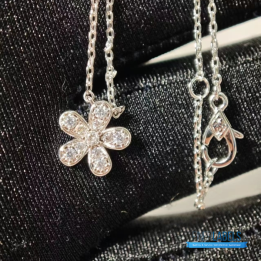 QC VCA Socrate Collection Flower Pendant Necklace