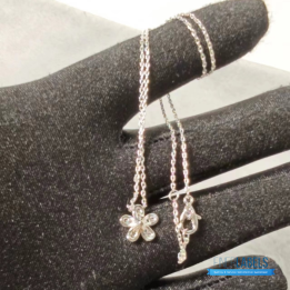 QC VCA Socrate Collection Flower Pendant Necklace