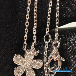 QC VCA Socrate Collection Flower Pendant Necklace