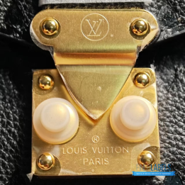 QC Louis Vuitton Pochette Métis Handbag