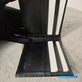 QC Gucci GG Supreme bi-fold wallet