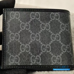 QC Gucci GG Supreme bi-fold wallet