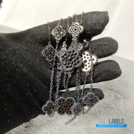 QC VCA Alhambra Necklace with clover motifs