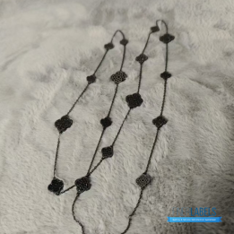 QC VCA Alhambra Necklace with clover motifs