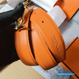 QC Hermès Reversible Leather Belt in a classic H-shaped buckle