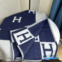 QC Hermès Avalon III Throw Blanket in the Ecru and Caban Colorway