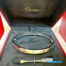 QC Cartier Love Bracelet in white gold