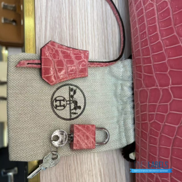 Hermès Birkin 35 in Shiny Crocodile Leather