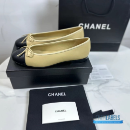 Chanel Ballet Flats in Lambskin Beige and Black