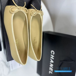 Chanel Ballet Flats in Lambskin Beige and Black