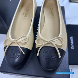 Chanel Ballet Flats in Lambskin Beige and Black