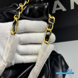 Chanel 22 Handbag in Shiny Calfskin Leather