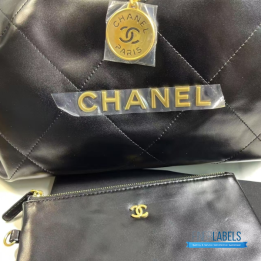 Chanel 22 Handbag in Shiny Calfskin Leather