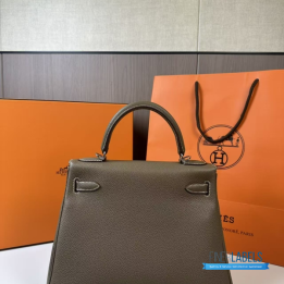Hermès Kelly 25 Bag in Etoupe Epsom Leather