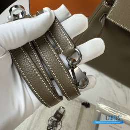 Hermès Kelly 25 Bag in Etoupe Epsom Leather
