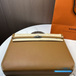 QC Hermès Kelly Dépêches 36 Briefcase in a Gold or Brown Calfskin Leather