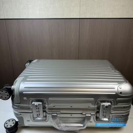 QC RIMOWA Original Aluminum Suitcase (Silver)