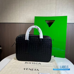 QC BV Getaway Briefcase in black