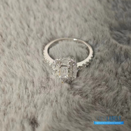 QC Tiffany & Co. Baguette Diamond Cluster ring in white gold