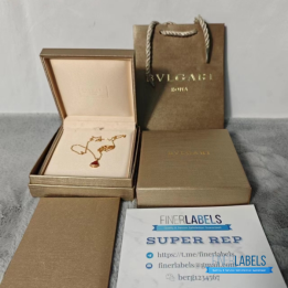 QC Bvlgari Divas' Dream Rose Gold Necklace with a Red Carnelian Pendant and Diamonds