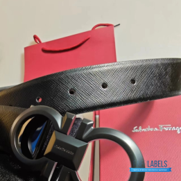 QC Salvatore Ferragamo Gancini Belt Featuring a Black Logo Buckle and Textured Leather Strap