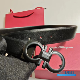 QC Salvatore Ferragamo Gancini Belt Featuring a Black Logo Buckle and Textured Leather Strap