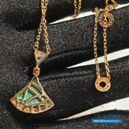 QC Bvlgari Divas' Dream Rose Gold Necklace with a Green Malachite Pendant