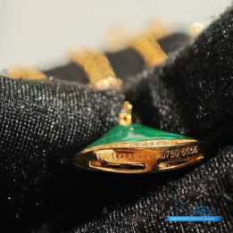 QC Bvlgari Divas' Dream Rose Gold Necklace with a Green Malachite Pendant