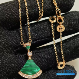 QC Bvlgari Divas' Dream Rose Gold Necklace with a Green Malachite Pendant