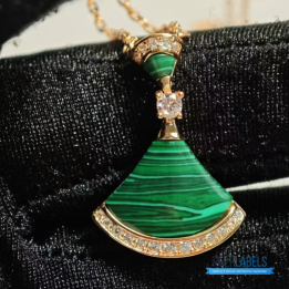 QC Bvlgari Divas' Dream Rose Gold Necklace with a Green Malachite Pendant
