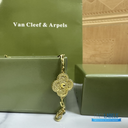 QC VCA Vintage Alhambra Bracelet in Hammered 18K Yellow Gold