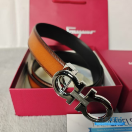 QC Salvatore Ferragamo Gancini Reversible Leather Belt in Brown Leather with a Silver-Tone Buckle