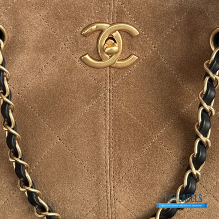 Chanel Hobo-Tote (Medium)