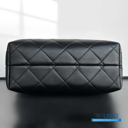 Chanel Hobo-Tote (Medium)