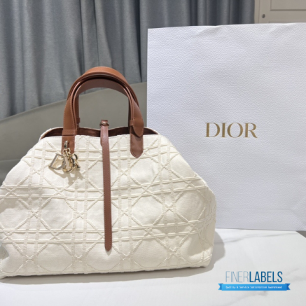 CD Medium Dior Toujours Bag