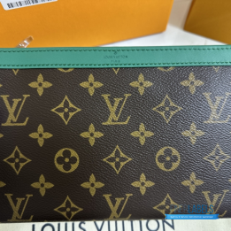 QC Louis Vuitton Pochette Voyage Souple
