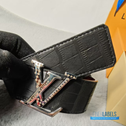QC Louis Vuitton Reversible Belt featuring a textured black strap and red lining