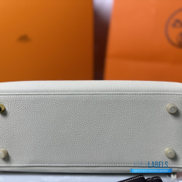 QC Hermès Mini Kelly Sellier in a light color